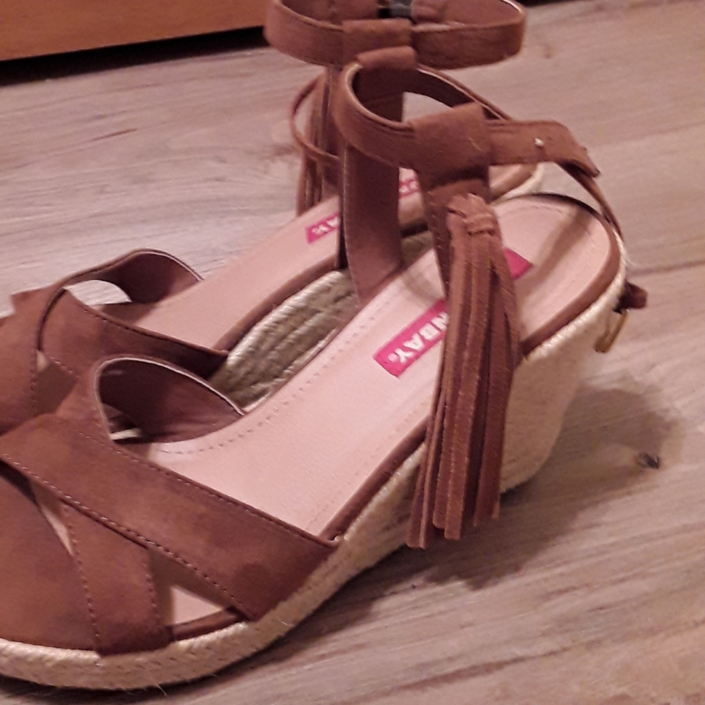 Shoes - Picture 4 of 4